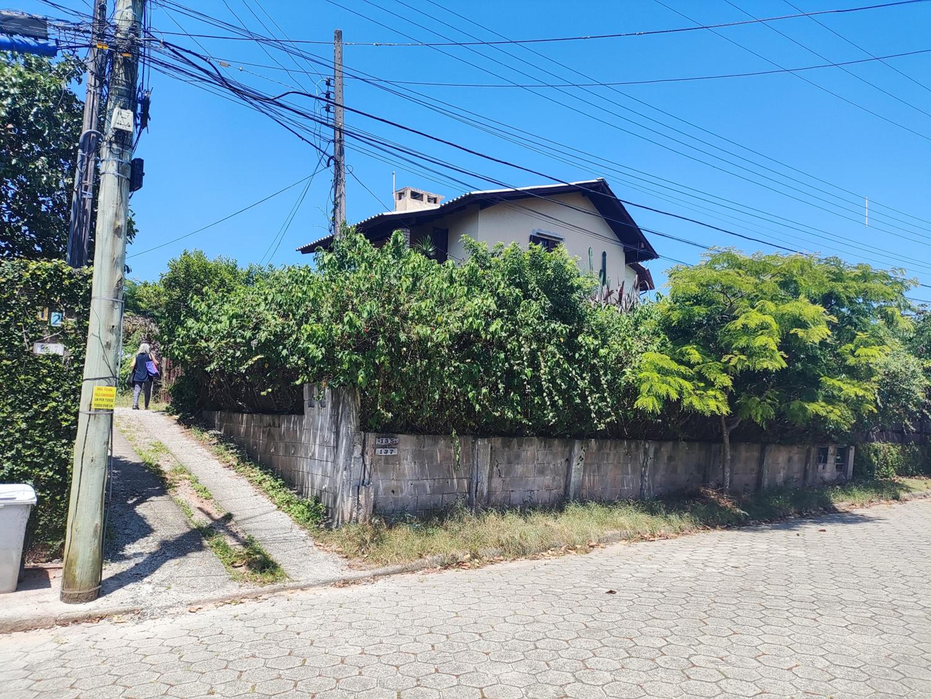 Casa simples e bem localizada, aceita cachorros