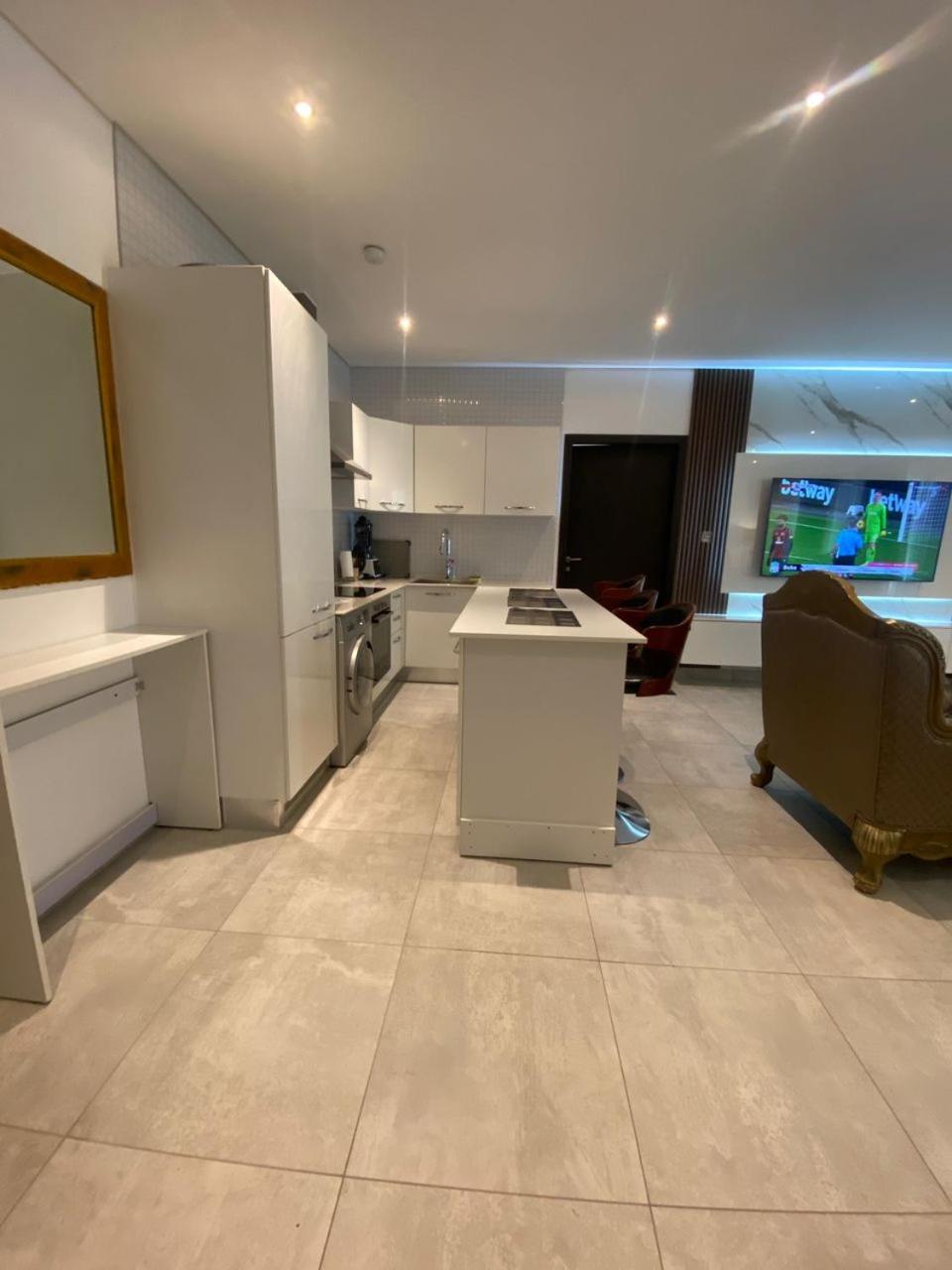 THE SIGNATURE HOTEL APARTMENT