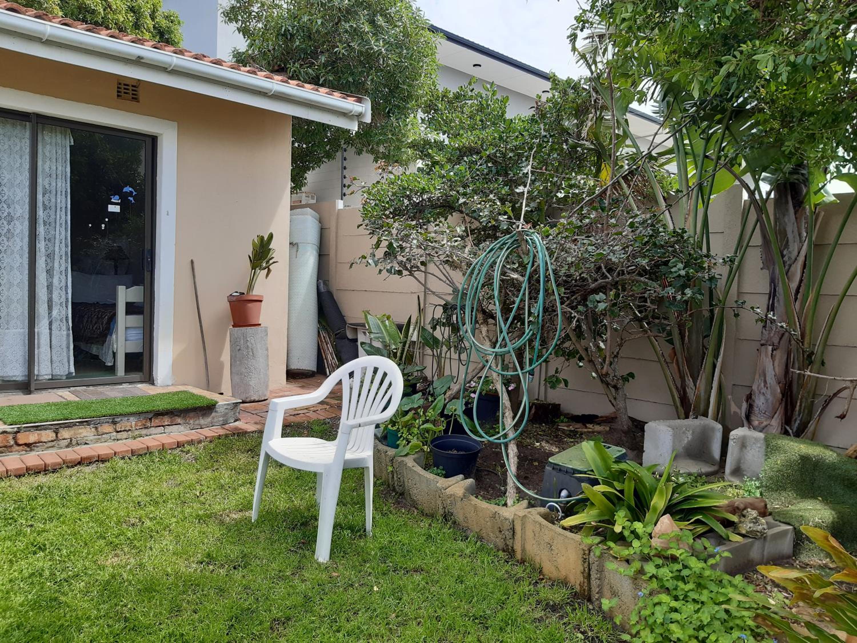 Cosy studio garden cottage view 4
