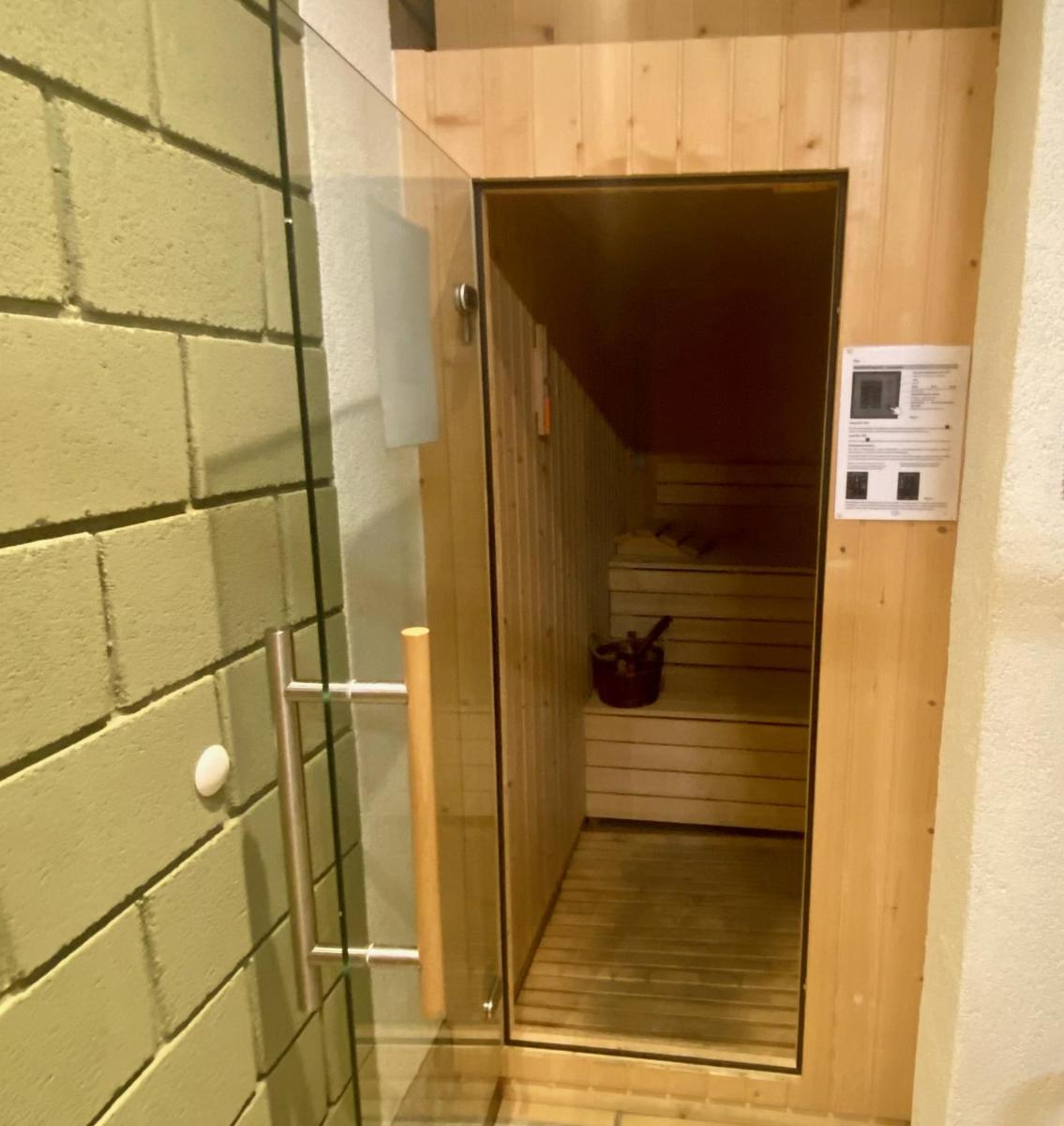Pool and Sauna!San Bernardino Studio Apartment with free parking!
