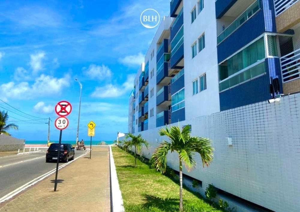 Bela Hospedagem – 2-Bedroom Suite Flat with Wi-Fi – Beachfront in Bessa