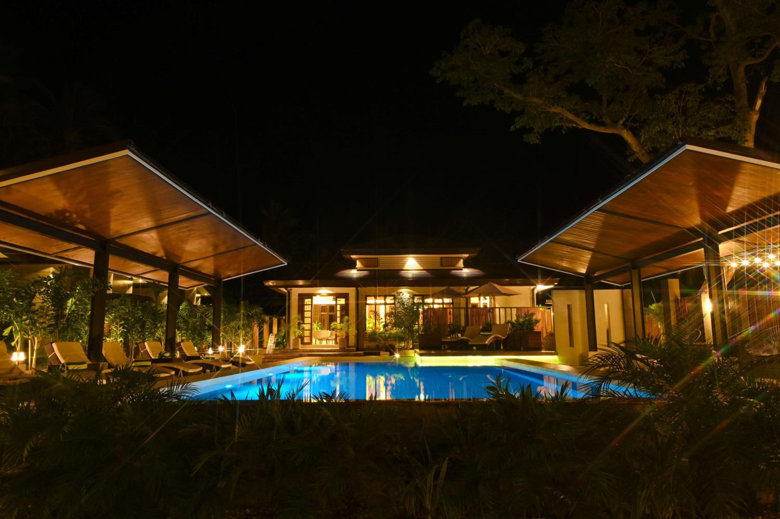 ISORA RESORT Puerto Galera view 3