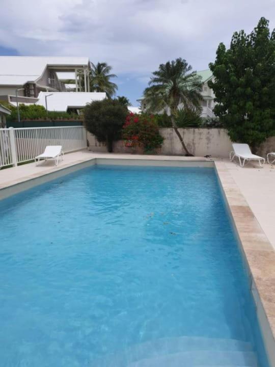 Villa Papaye 3 chambres Orient Bay Piscine Jardin Naturistes view 4