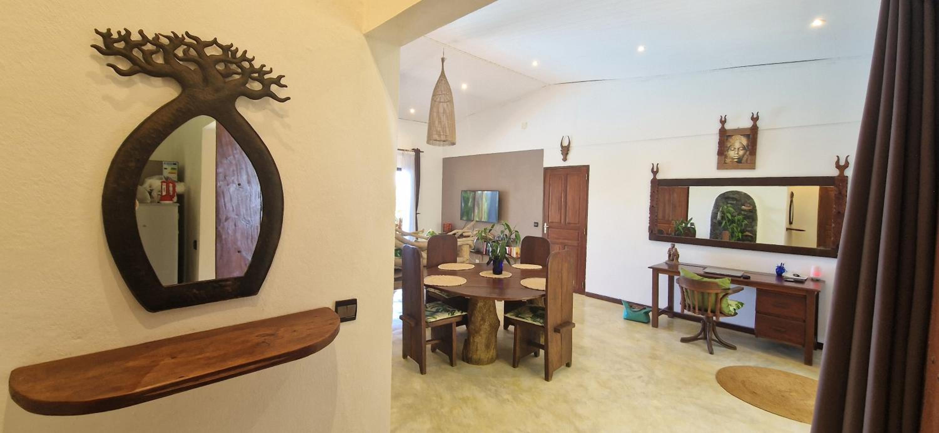 La VILLA ANKARENA Dans un domaine forestier tropical, PROPRIÉTÉ ENTIÈRE avec PISCINE PRIVEE, Wifi, TV Plage à 5 minutes à pieds view 3