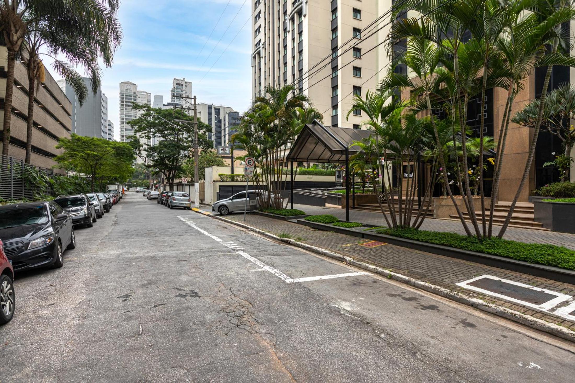 Easy Star - Flat gracioso ao lado da Berrini - PA01H