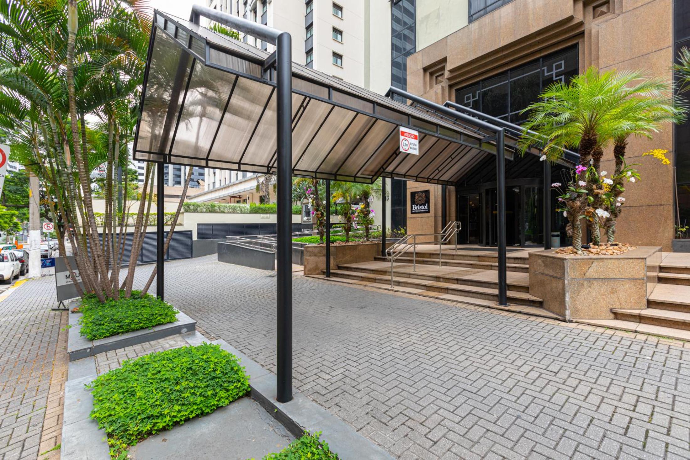 Easy Star - Flat gracioso ao lado da Berrini - PA01H
