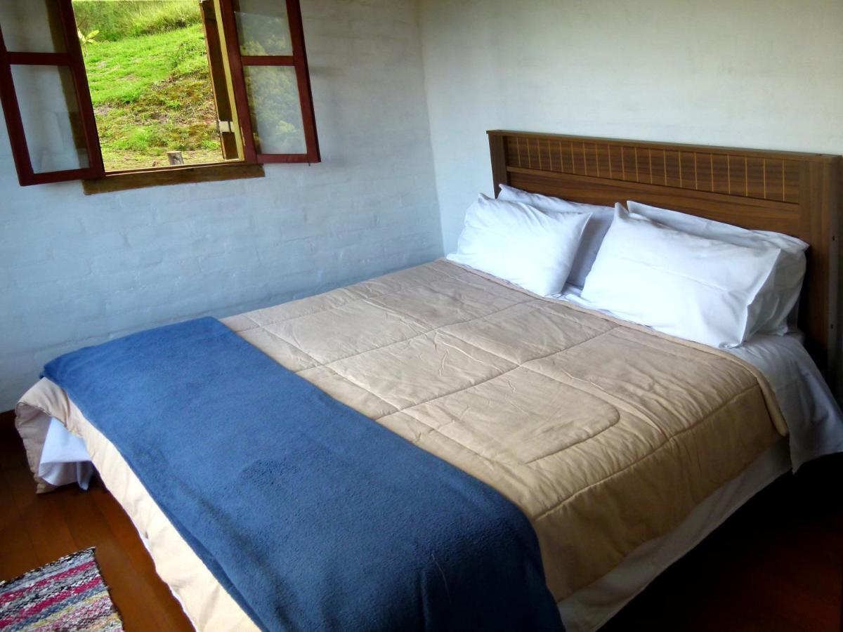 Casa ecológica na montanha com vista para o vale