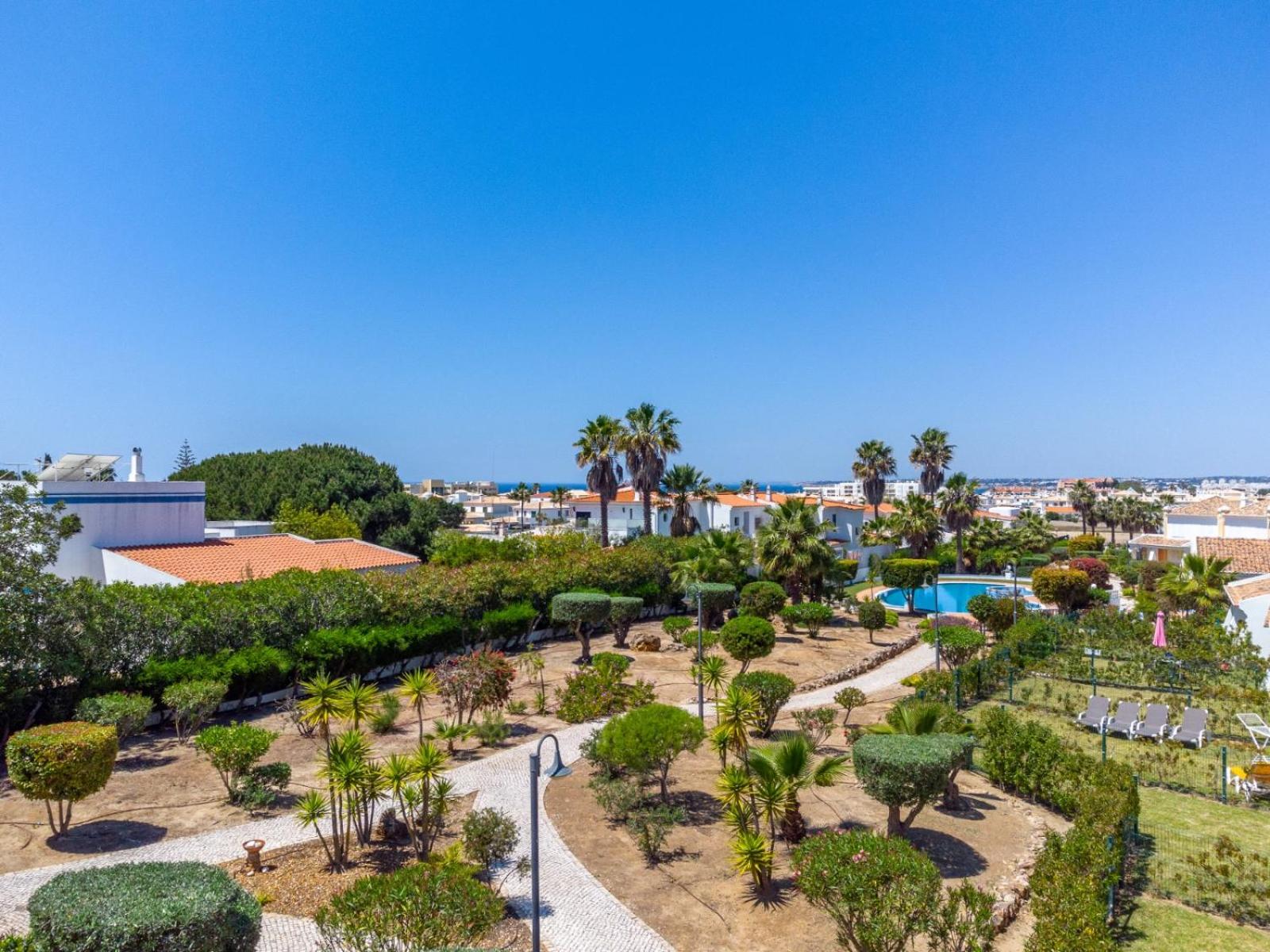 Villa Periquito 2BD Pool Fast WiFi AC Garden view 5