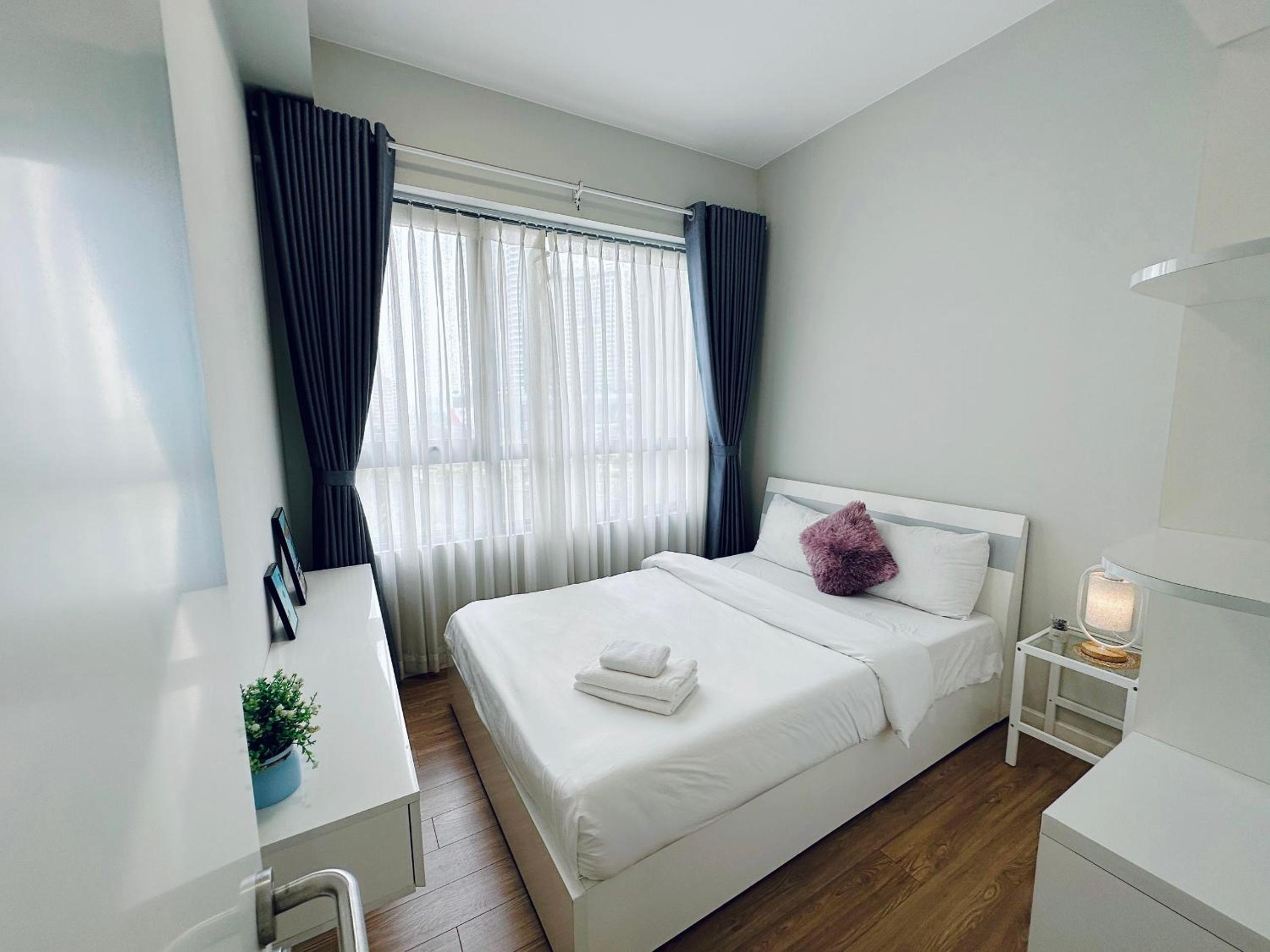 SHomes Homestay - Luxury apartment at Masteri An Phu free Gym Pool
