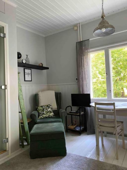 Viehättävä yksiö merellisessä Kotkassa.