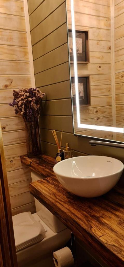 Vale dos Bugres Eco House- Cabana das Flores