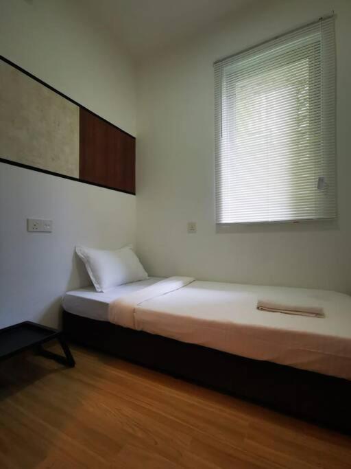 Peaceful Forestcity Ataraxia home photo 6