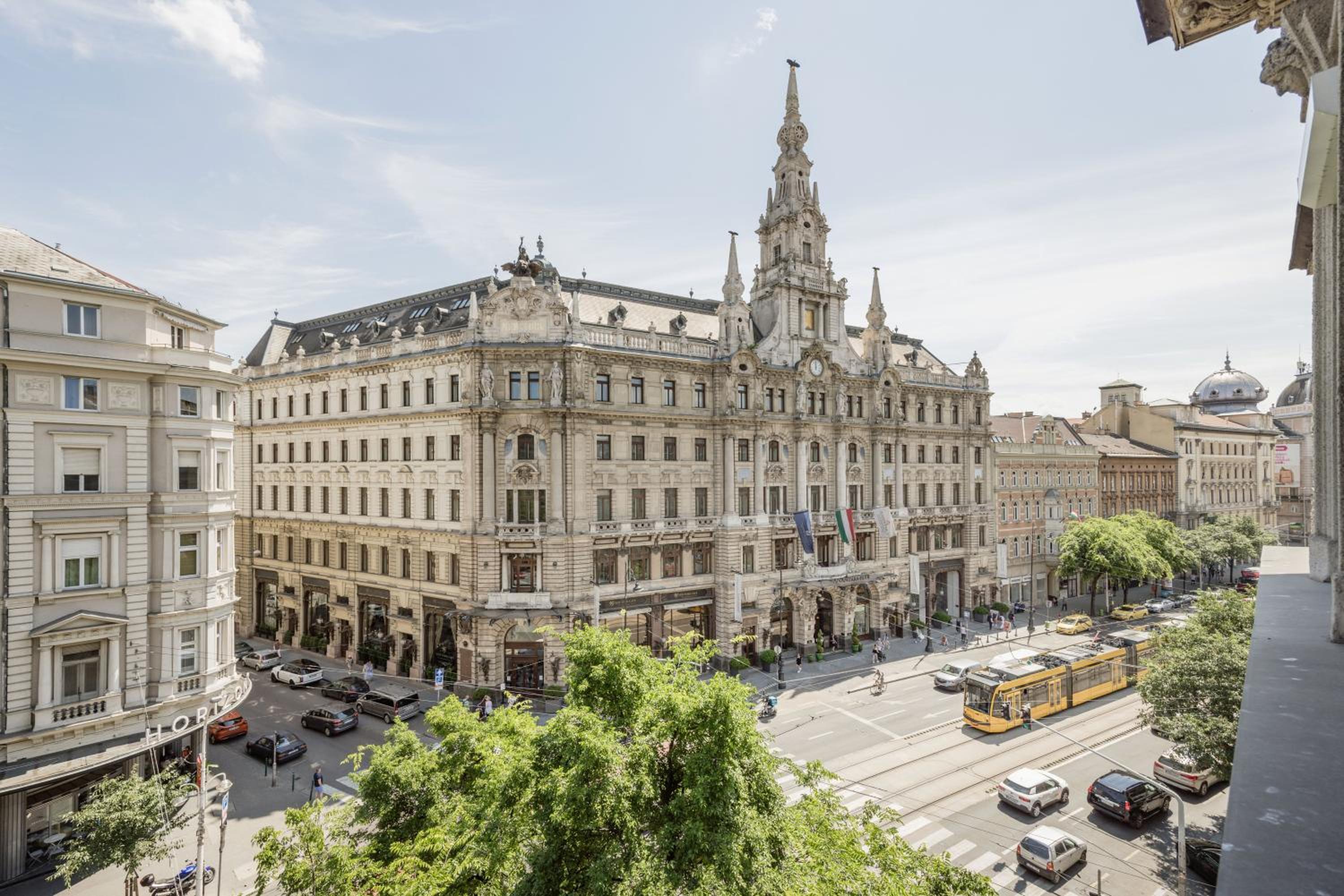CasaDeco Budapest Apt-Stunning New York Cafe View view 3
