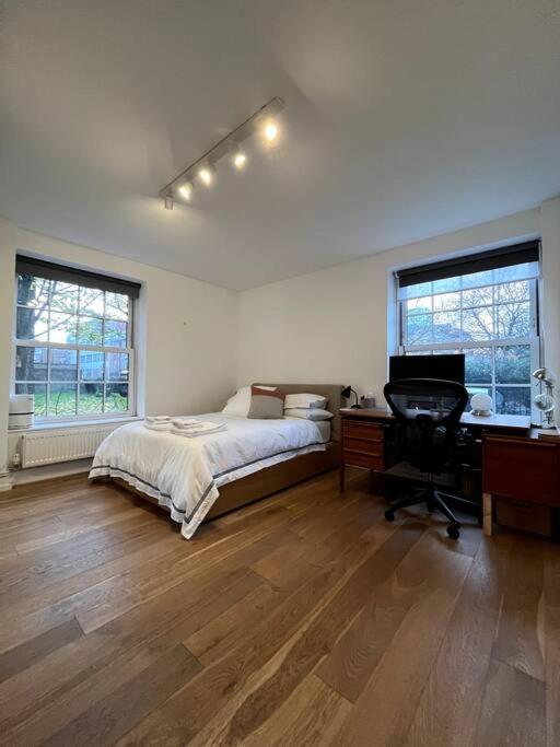 Stylish, spacious 2 bed 2 bath near Hoxton Square