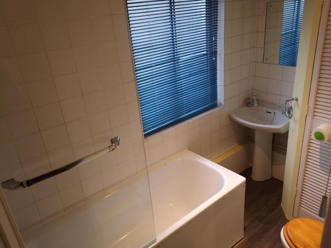 Pimlico SW1 - LOCATION LOCATION! Light and spacious one bedroom apartment in a stunning Victorian building. Great storage!