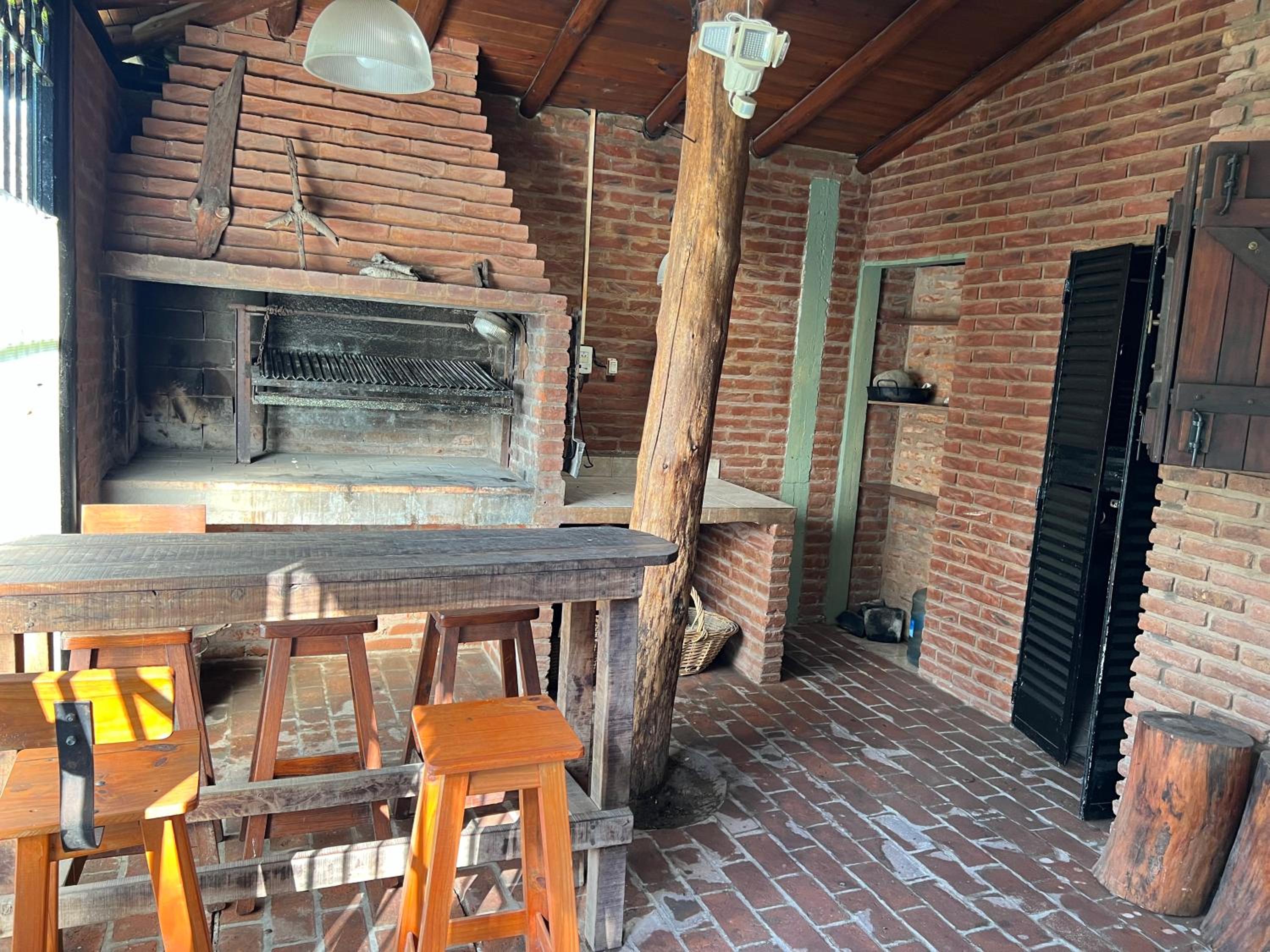 La Contención