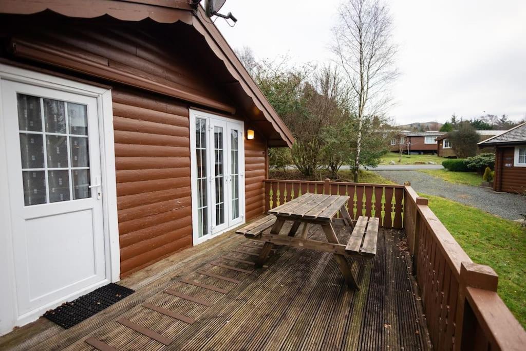 Cozy Norwegian Style Log Cabin in Rural Snowdonia - 2 Bedrooms & Parking by Seren Short Stays view 2