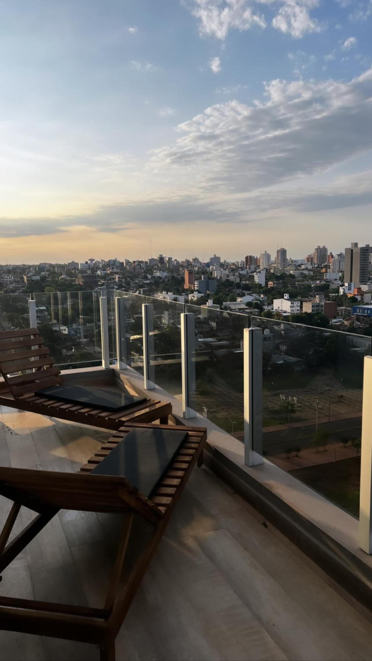 Dpto moderno con vista al río y a la ciudad