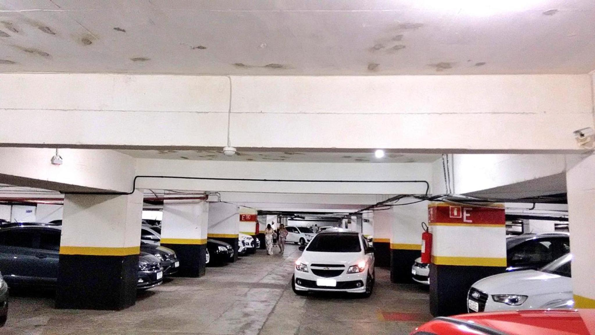Flat Pitangueiras Boulevard Center - 1 vaga garagem - Ar Cond - Piscina e Sauna - Wi Fi view 5