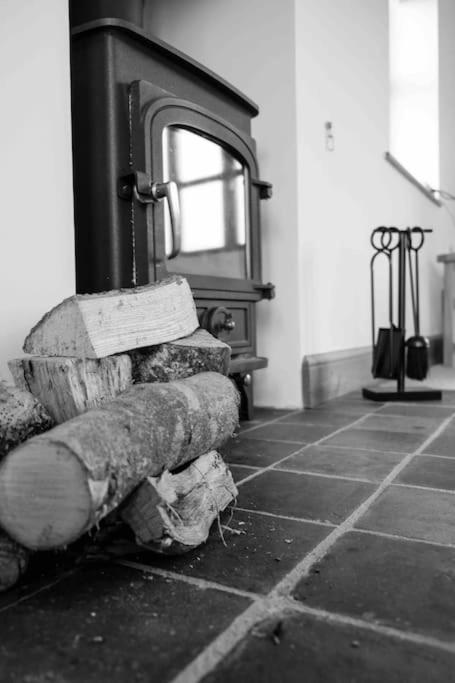 OAKLEY LODGE- LUXURY FARM COTTAGE view 2