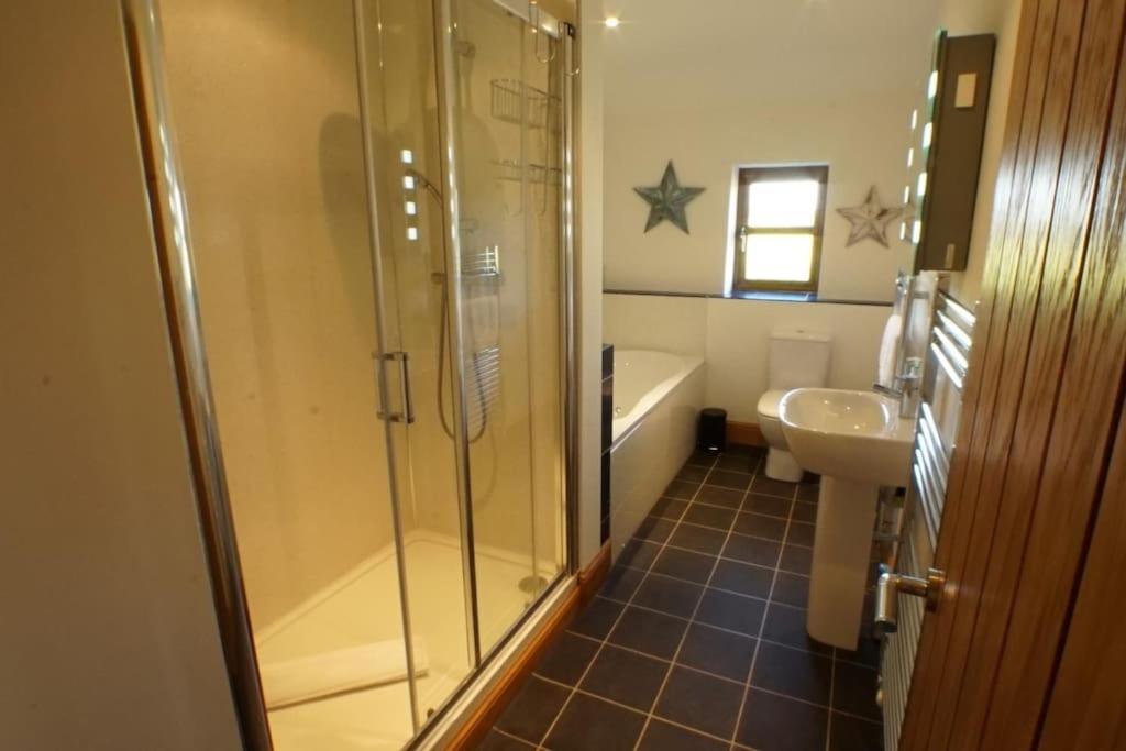 OAKLEY LODGE- LUXURY FARM COTTAGE view 3