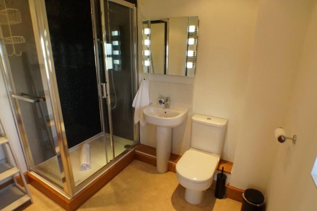 OAKLEY LODGE- LUXURY FARM COTTAGE view 4