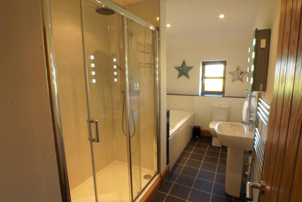 OAKLEY LODGE- LUXURY FARM COTTAGE view 5