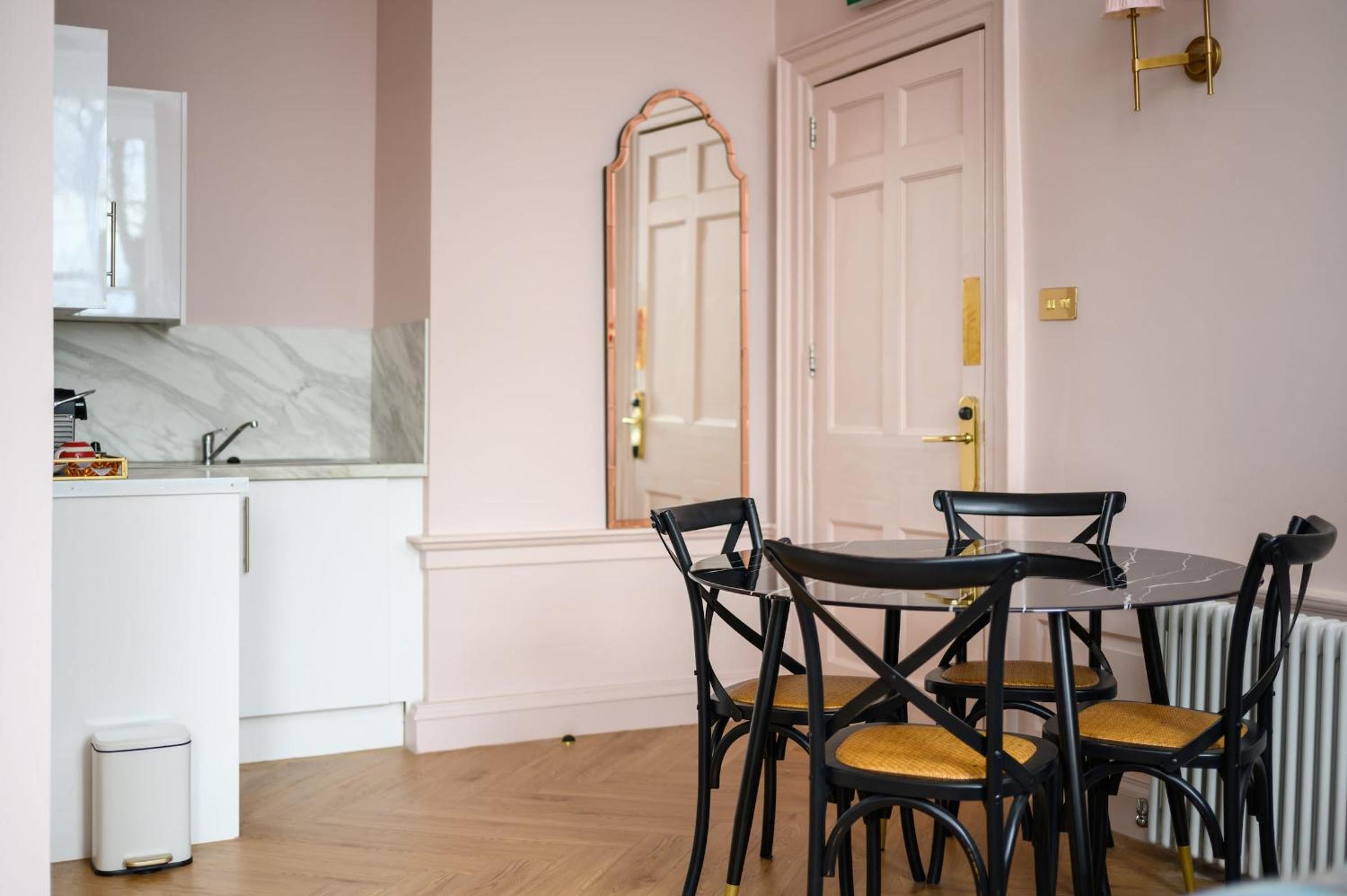 Queen Charlotte Guesthouse