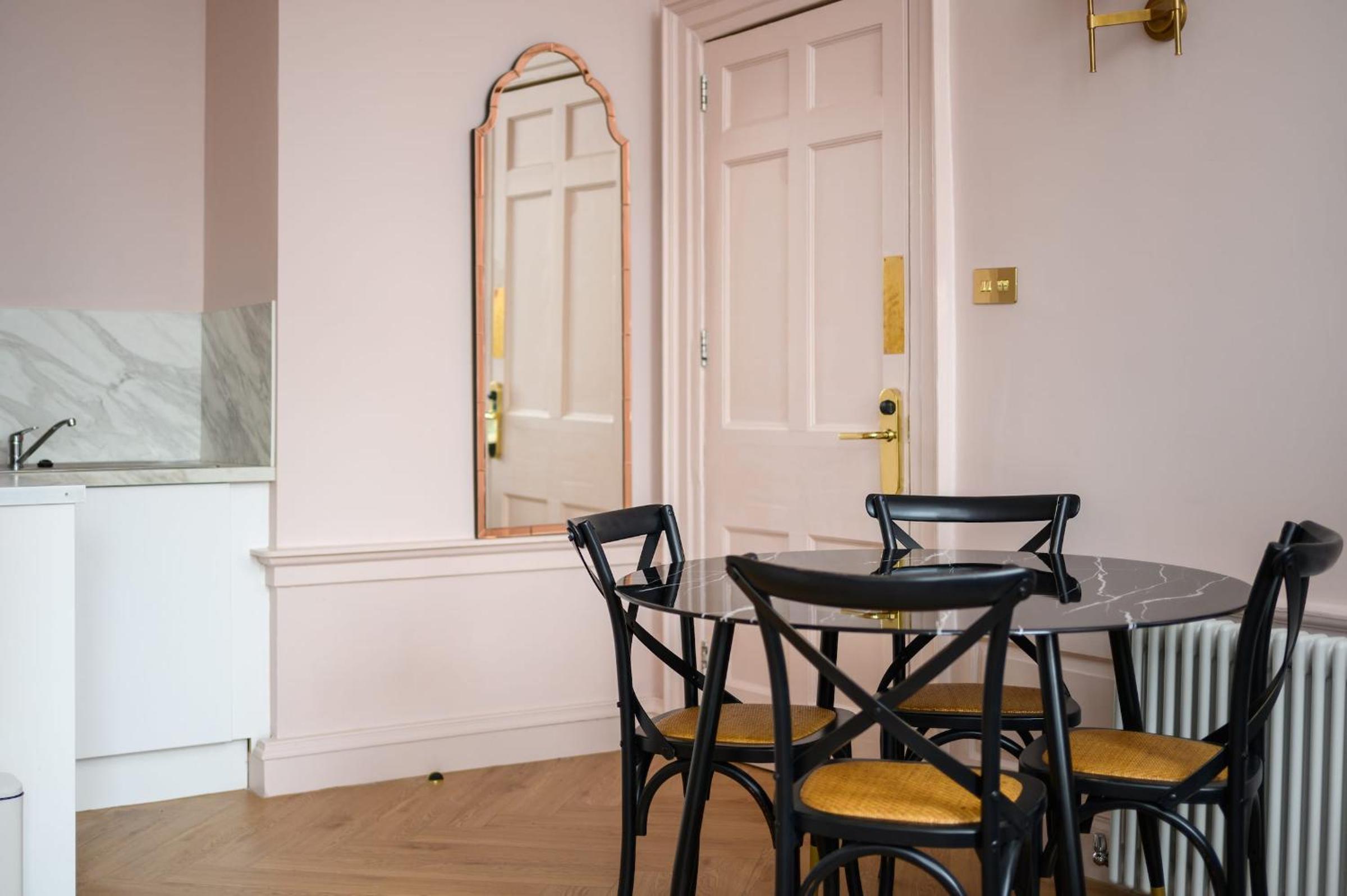 Queen Charlotte Guesthouse