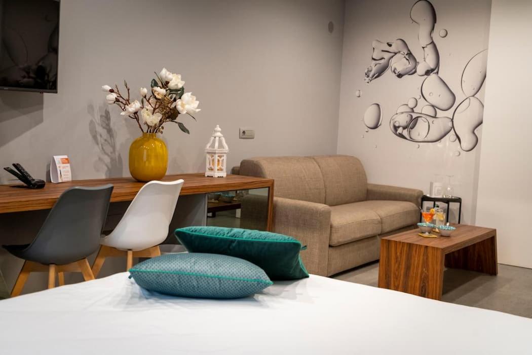 B&B Rakel Home