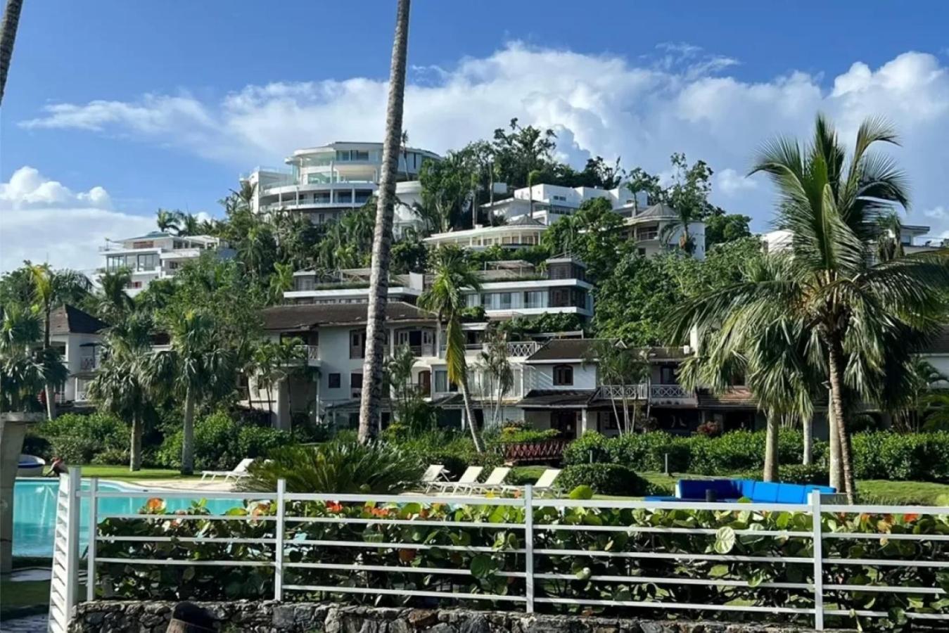 Bonita Village Beachfront Apt with Pool & Balcony