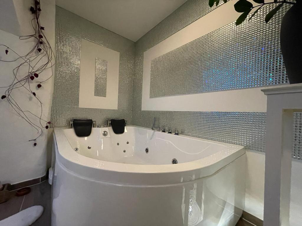 Escape Private SPA II