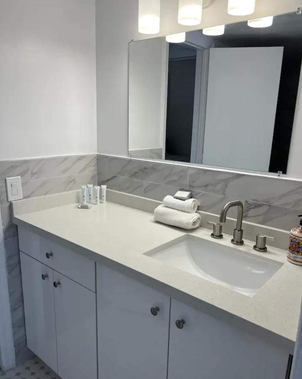 Designer River View Apartments view 5
