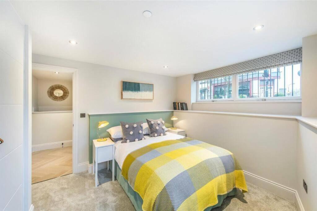 Fulham Townhouse, 2 Baths, Parking, Breakfast