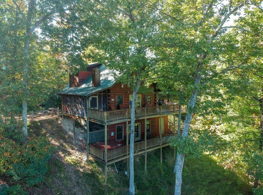 Great Views-4 bedrms-hot tub-Wi-Fi-BBQ view 5