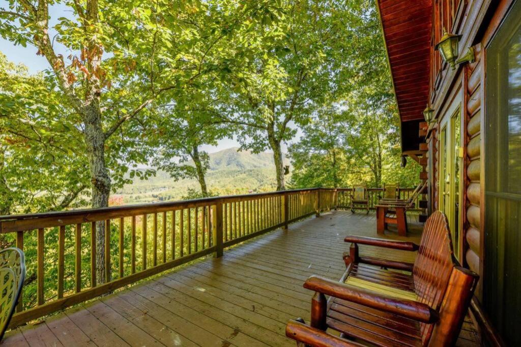 Great Views-4 bedrms-hot tub-Wi-Fi-BBQ view 3