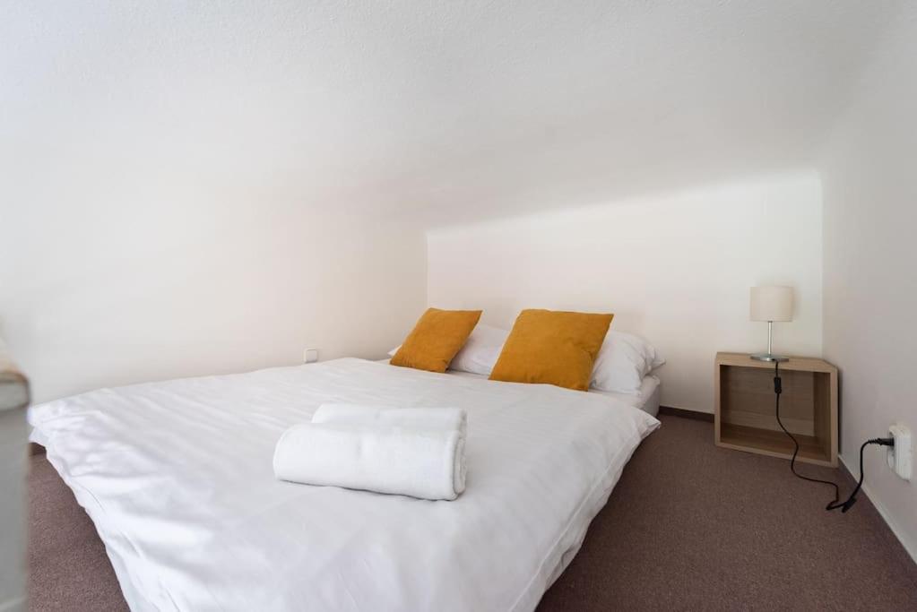 Side Apartment