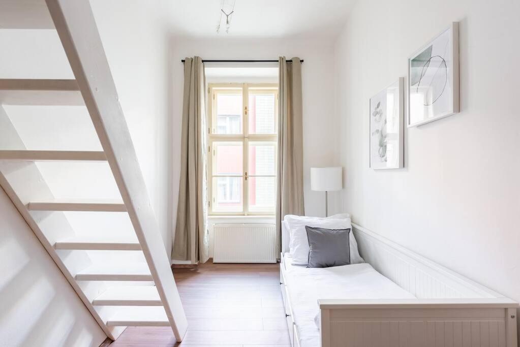 Side Apartment