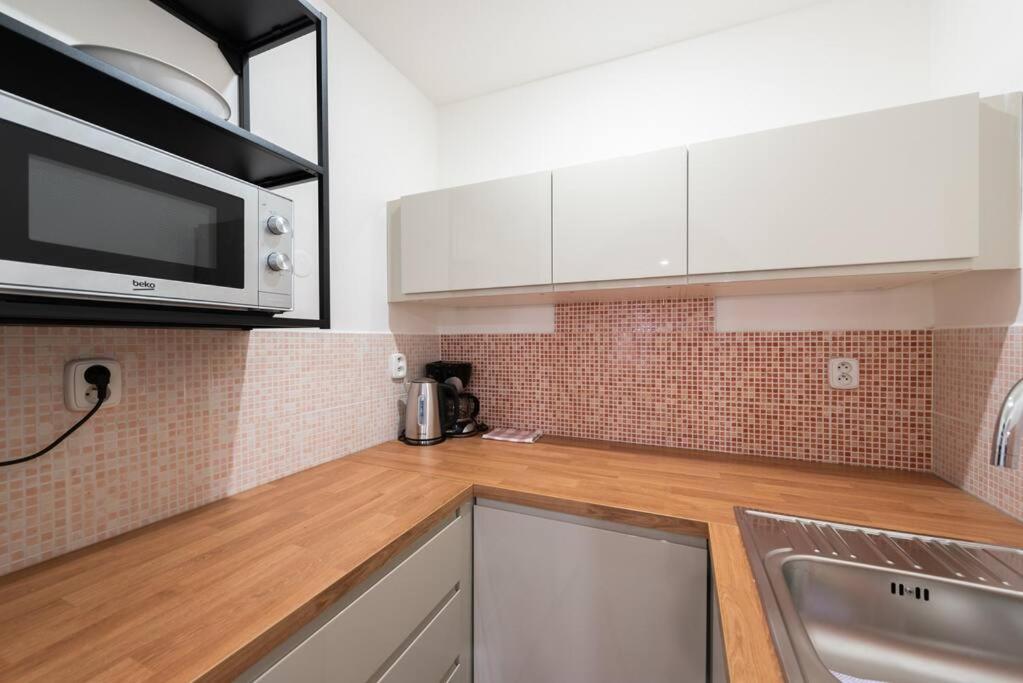Side Apartment