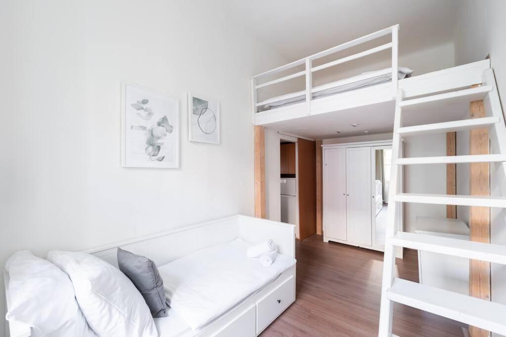 Side Apartment