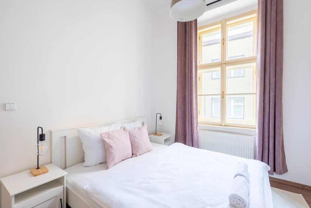 Side Apartment