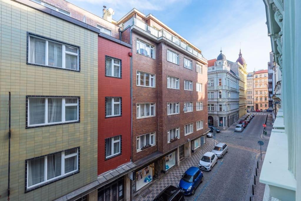 Side Apartment