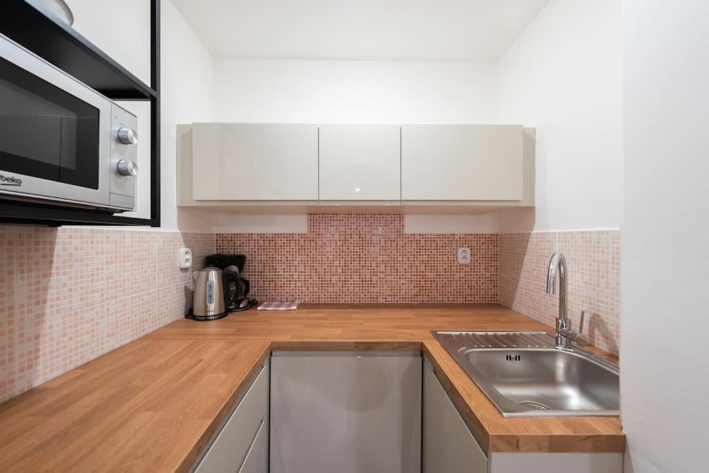 Side Apartment