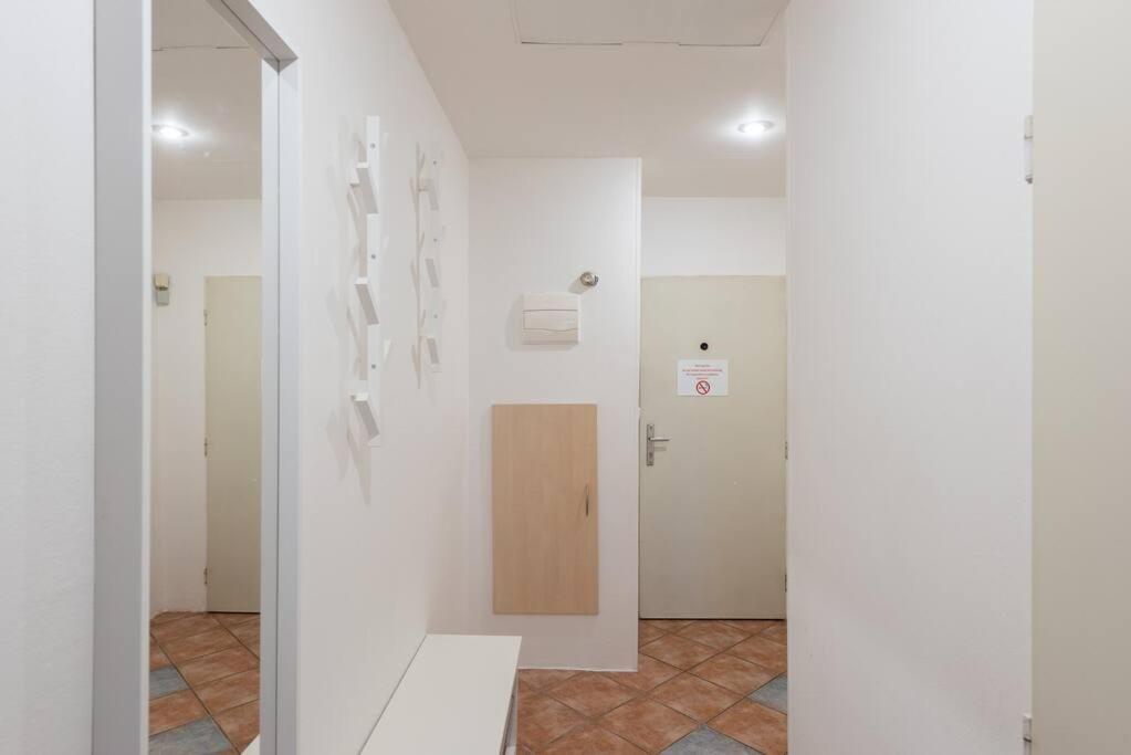 Side Apartment