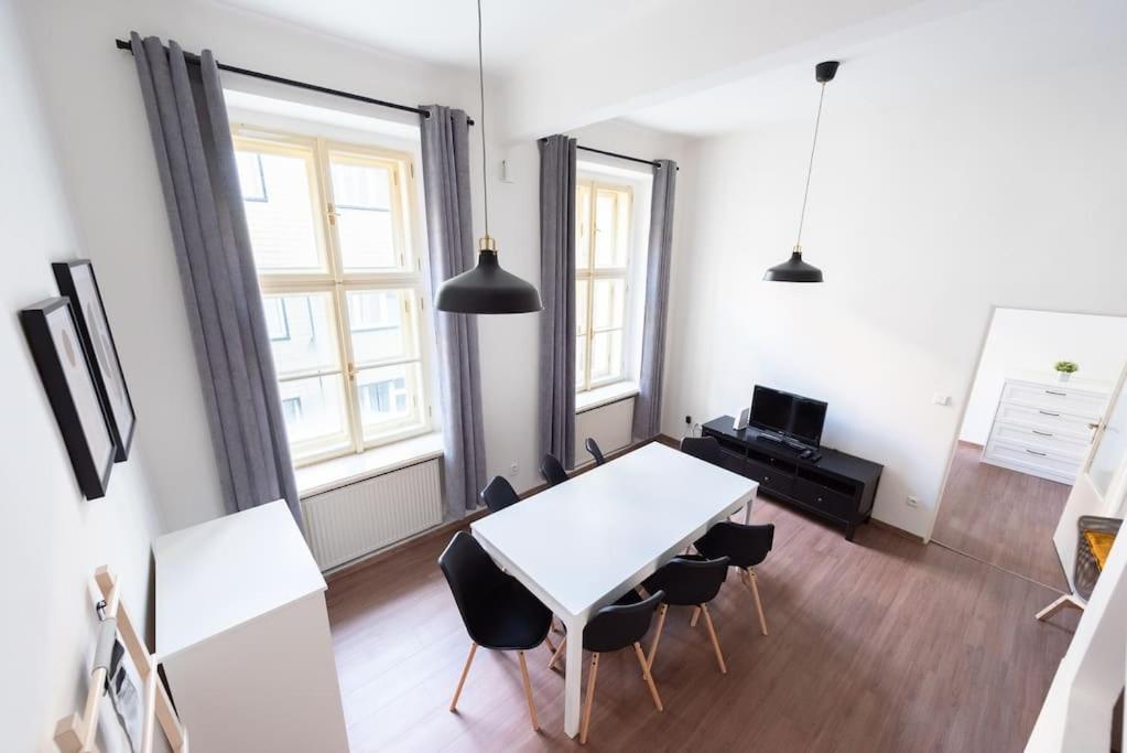 Side Apartment