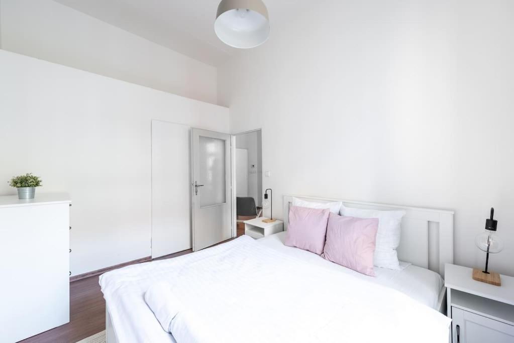 Side Apartment