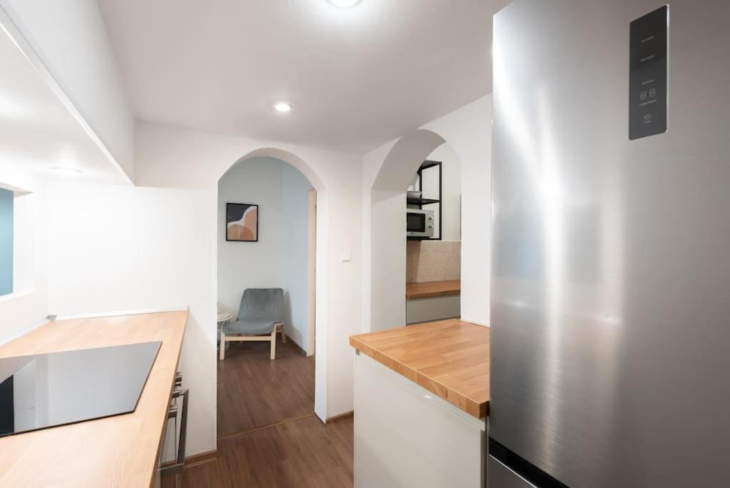 Side Apartment
