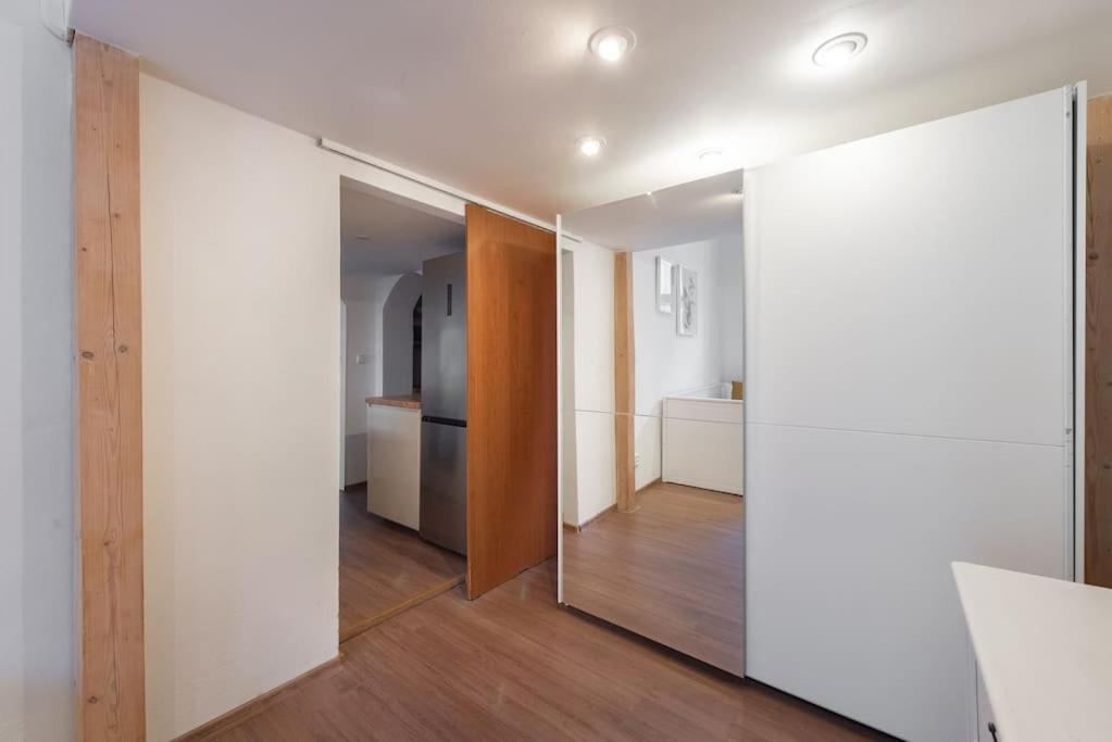 Side Apartment