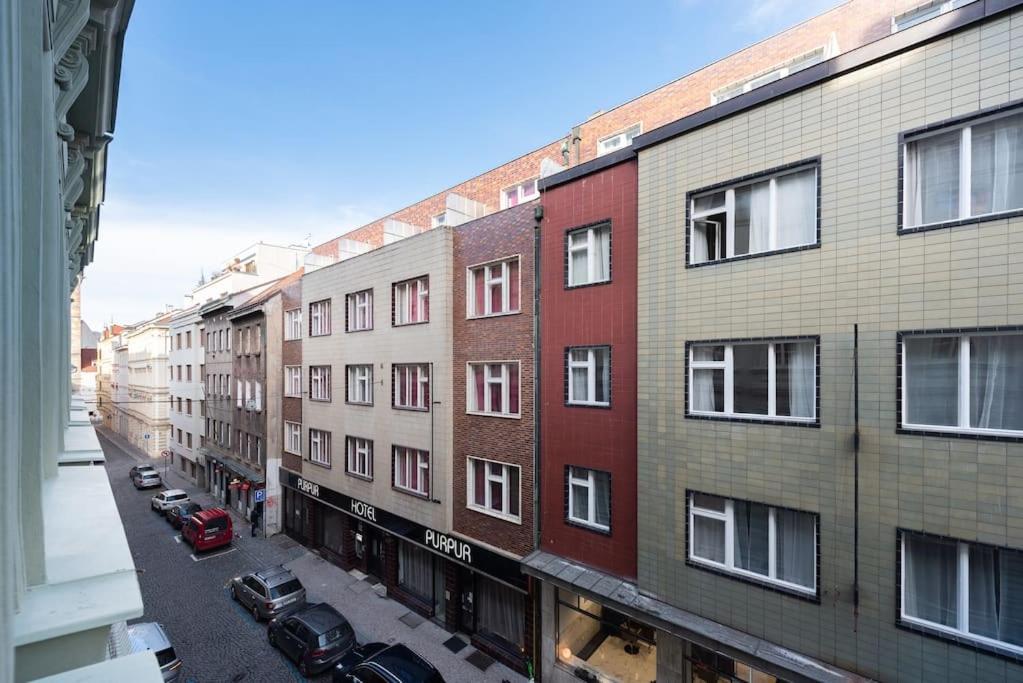 Side Apartment