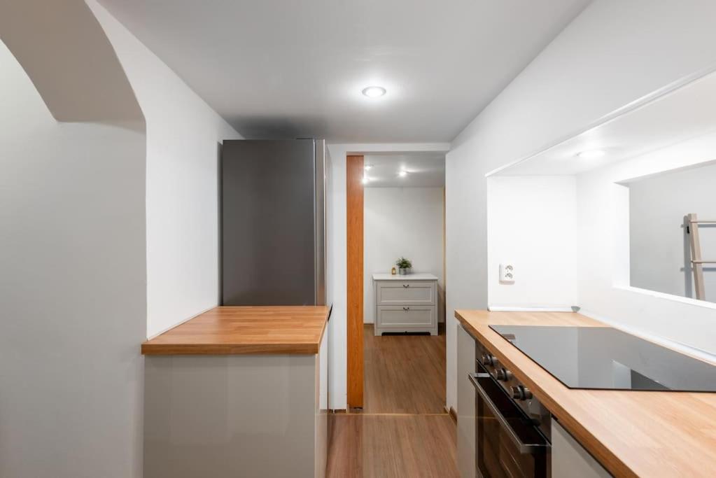 Side Apartment